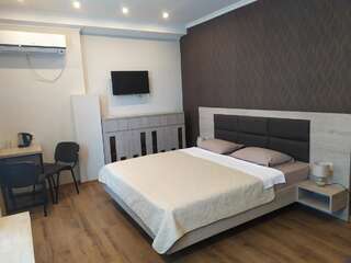 Отель Hotel Terrace Kutaisi Кутаиси Семейный люкс-2