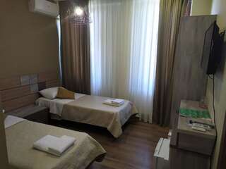 Отель Hotel Terrace Kutaisi Кутаиси Семейный люкс-4