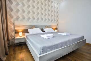 Отель Hotel Terrace Kutaisi Кутаиси Классический трехместный номер-4
